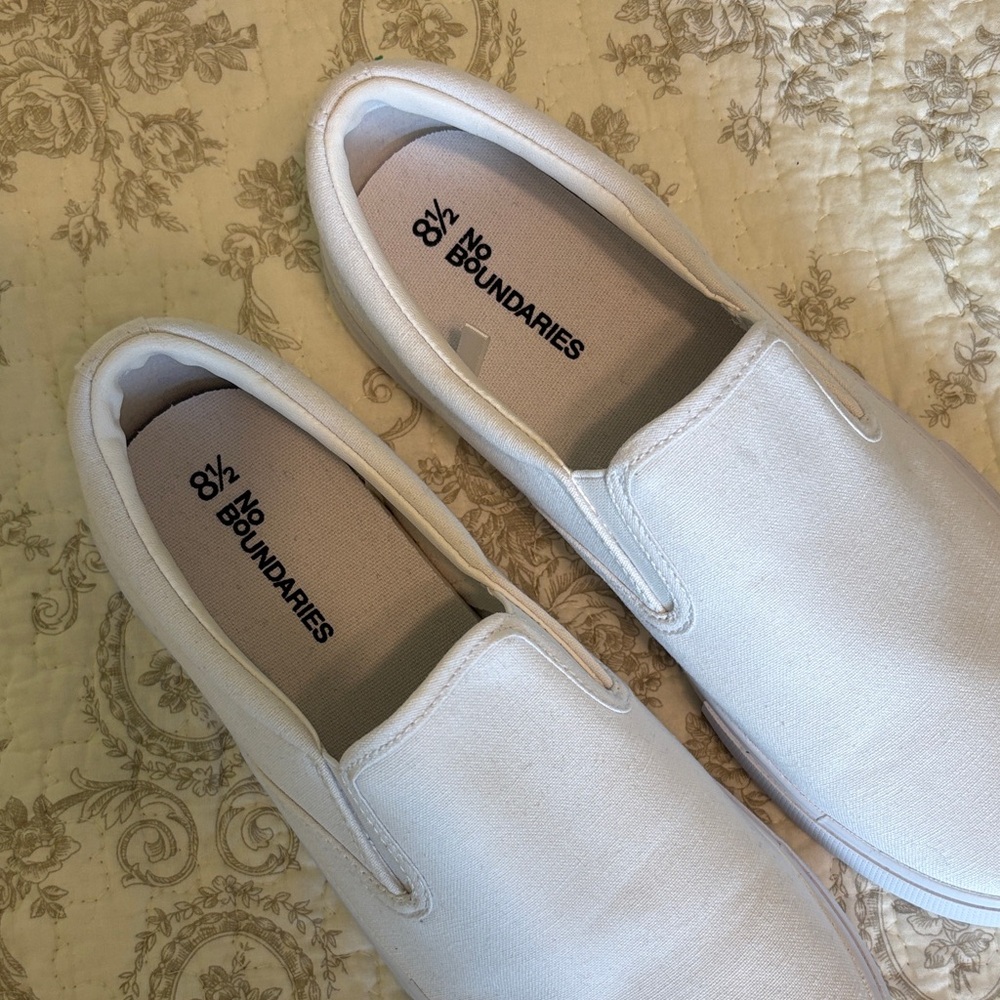 No Boundaries Classic White Slip-On Shoes - Picture 2 of 8